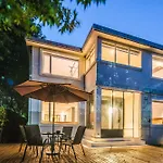 Smart House With 3 Suites